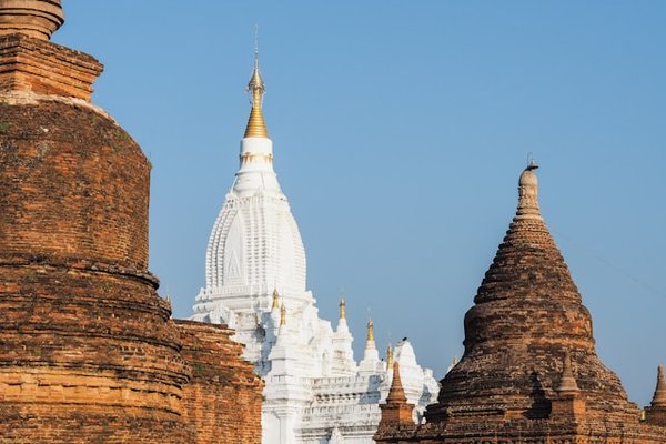 Quels sont les meilleurs circuits pour explorer les temples anciens au Myanmar?